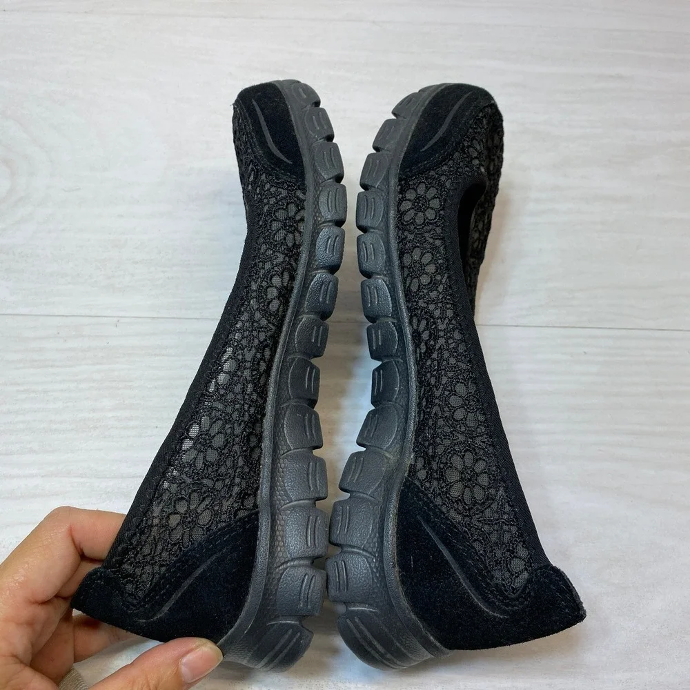 Skechers Womens 6 Ballet Flat Lace Mesh Black Slip On Cooled Memory Foam Shoe